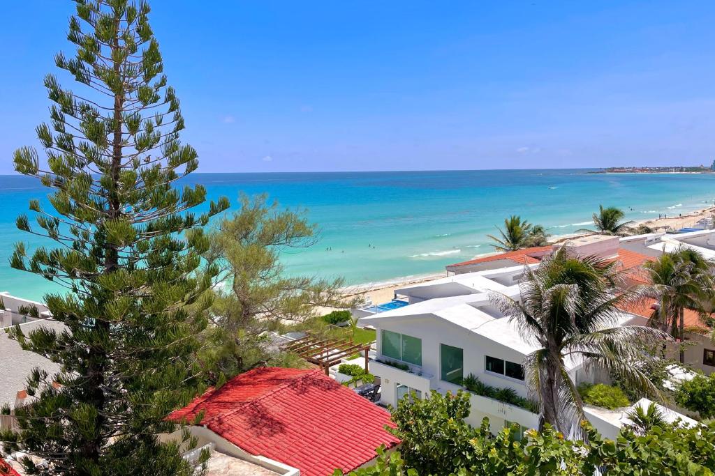 Beach, fun & relax at the Hotel Zone in Cancun photo