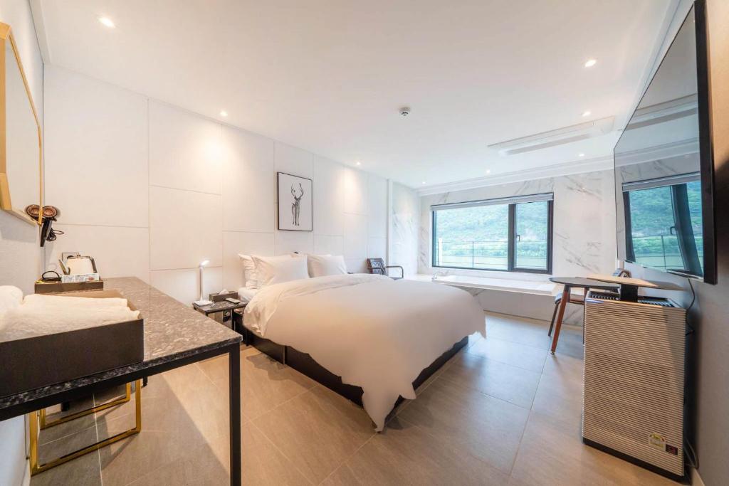 The Amber Hotel — Hotel in Yangpyeong-gun