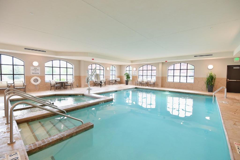 Staybridge Suites By Holiday Inn Wisconsin Dells - Lake Delton photo
