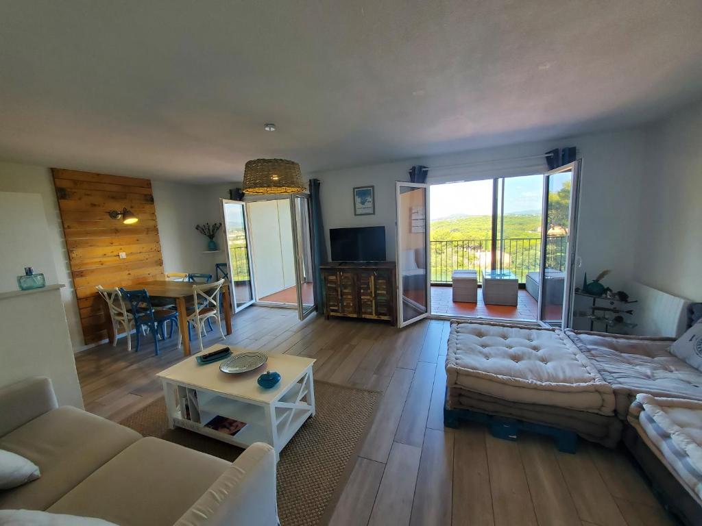 Grand appartement, 3 chambres, très bonne literie, résidence avec piscine à Pin Rolland - 2