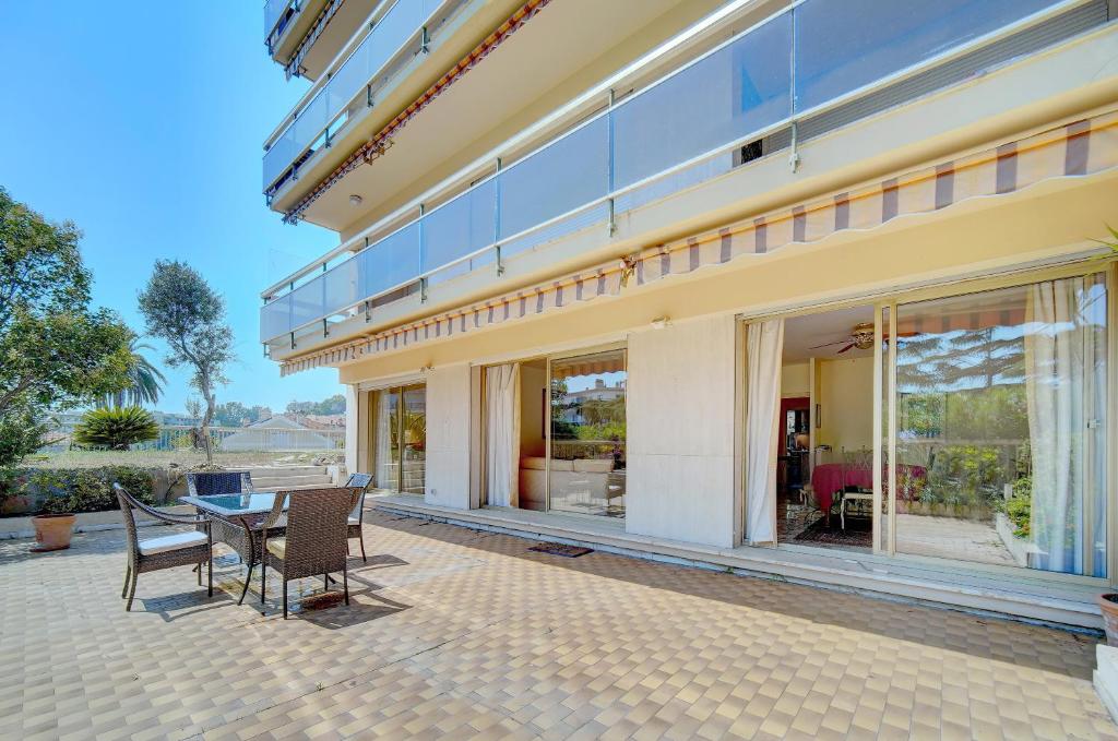 comfortable 3 bedroom, superb south terrace - 5
