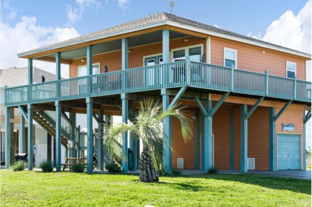 Fancy Nancy 2 Min Walk to Beach, Lyft, Pet-friendly, Bolivar Peninsula
