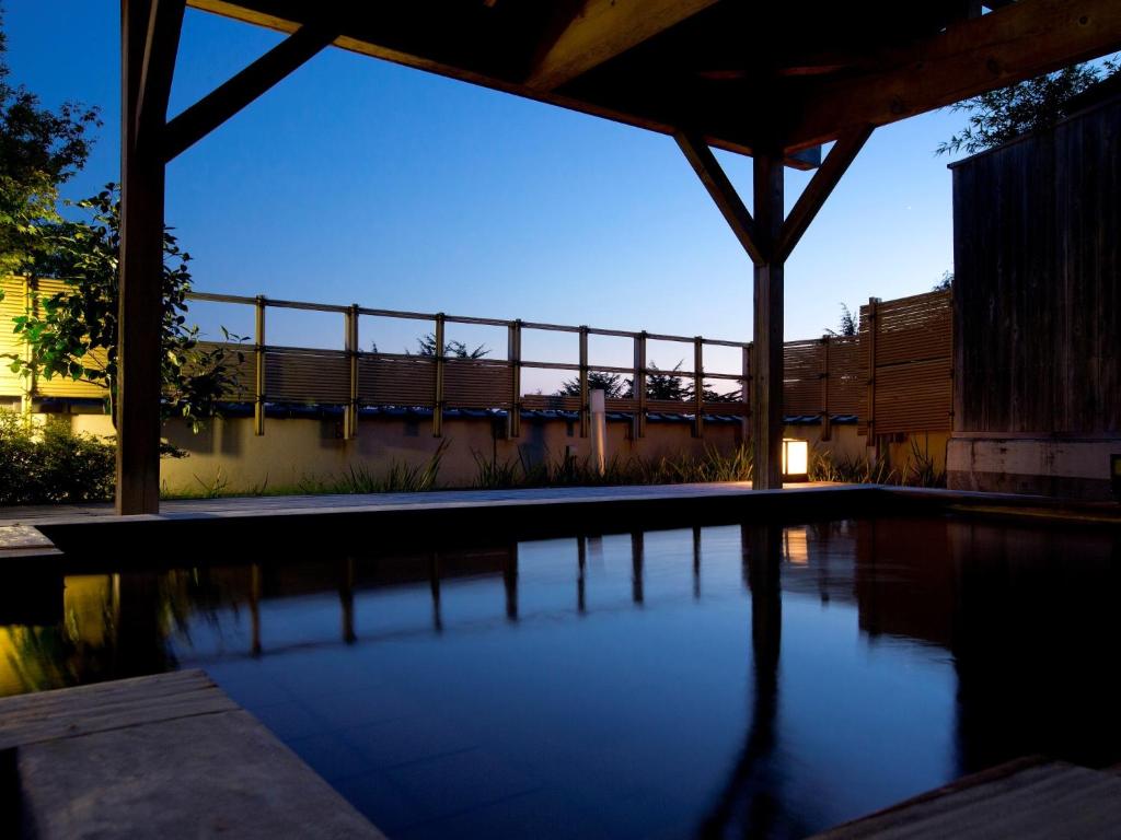 Hot spring bath