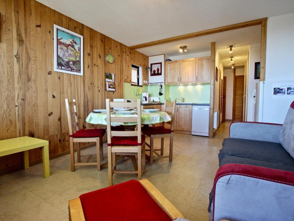 Bel appartement lumineux avec balcon, proche pistes et commerces à Chamrousse - FR-1-549-34, Chamrousse