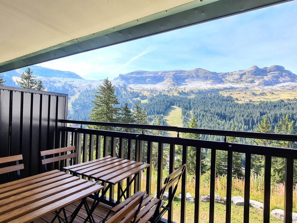Studio rénové avec balcon proche des pistes, casier à ski - 3