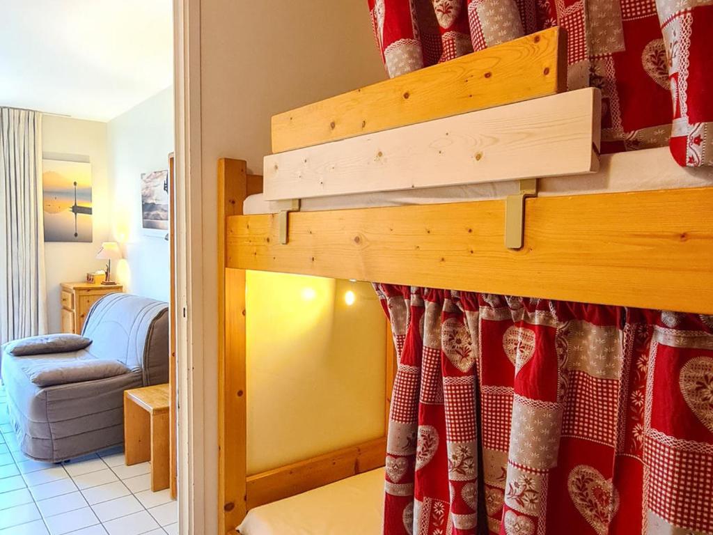 Studio rénové avec balcon proche des pistes, casier à ski - 4