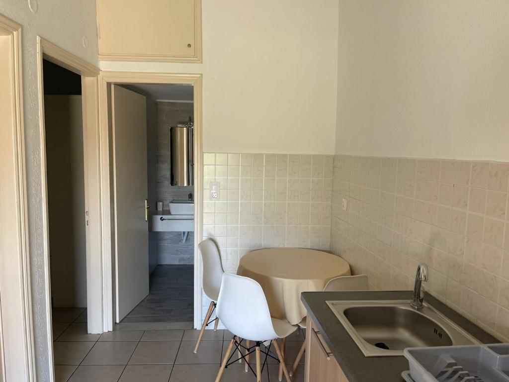 Sunset Studios & Apartments photo