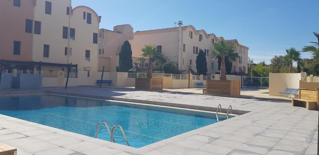 Gruissan-Port-T3-2chambres-5pers-43m2-Parking-Clim-Piscine-Valerie - 2