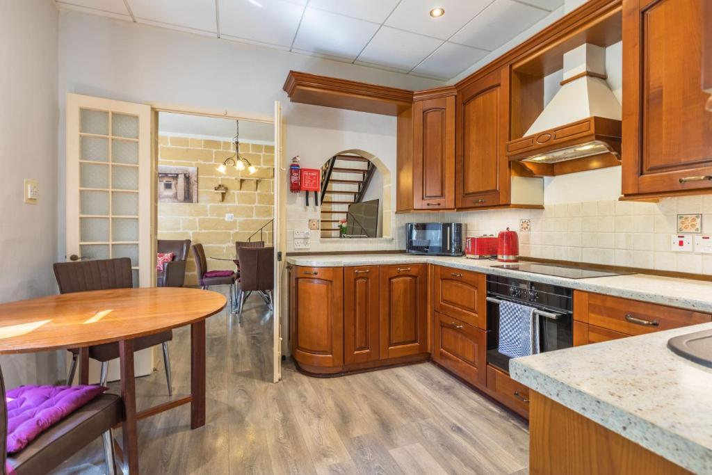 Charming Duplex Apartment in the centre of Sliema, Sliema