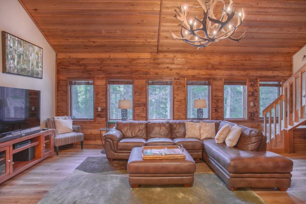 Aspencliffe Home - Peaceful - Spacious - Hot Tub, Blue River