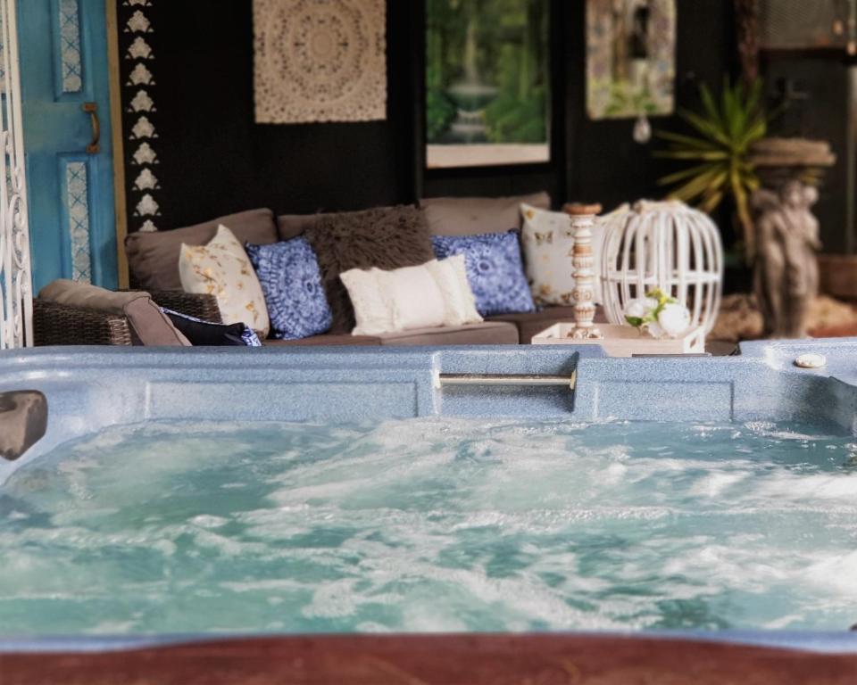 Enchanted Escape, Picton