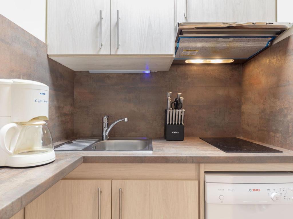 Apartment Les Lauzes D25 by Interhome - 3