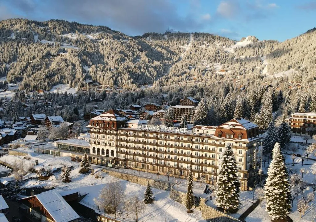 Villars Palace，位于威拉尔-苏-罗伦的酒店