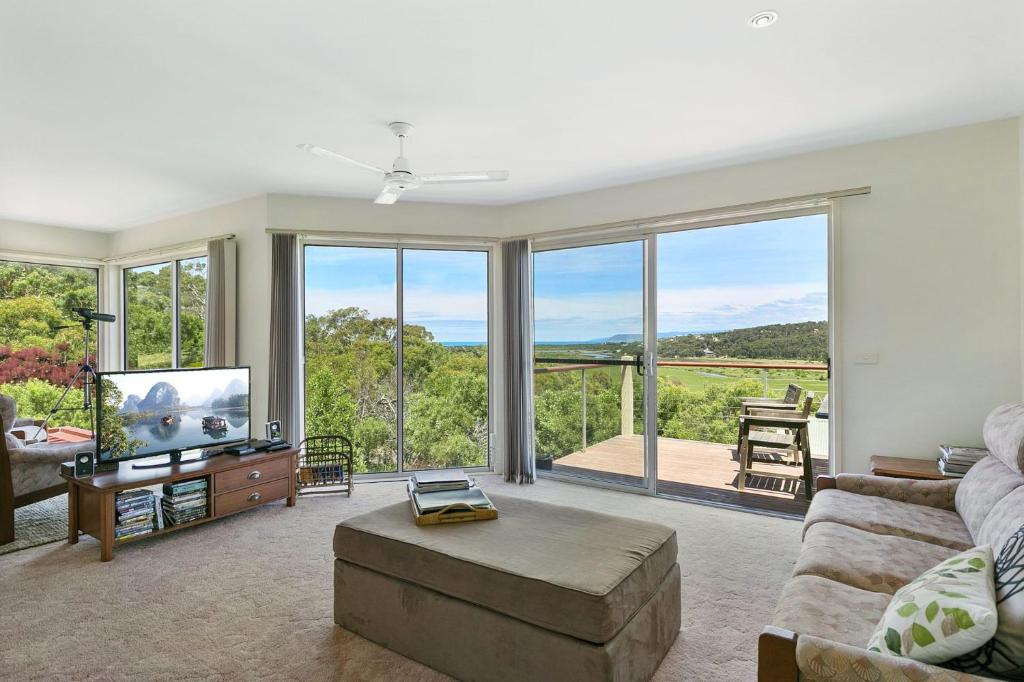 Panoramic Views - BYO Linen, Aireys Inlet