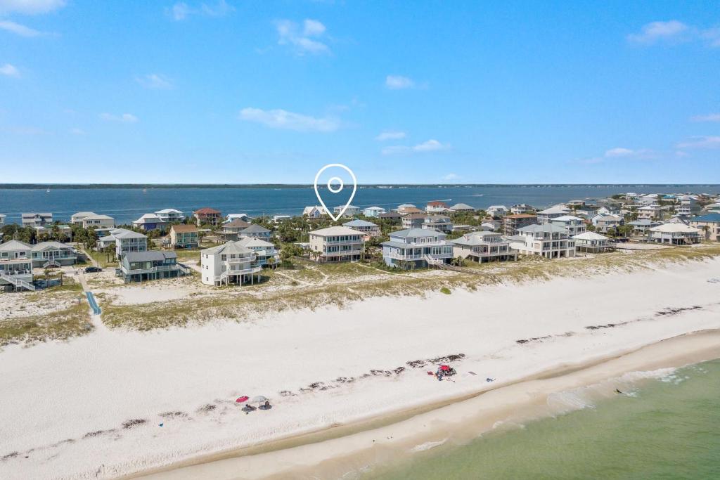 NEW Gulf Front with Game Room Family Friendly!, Gulf Breeze