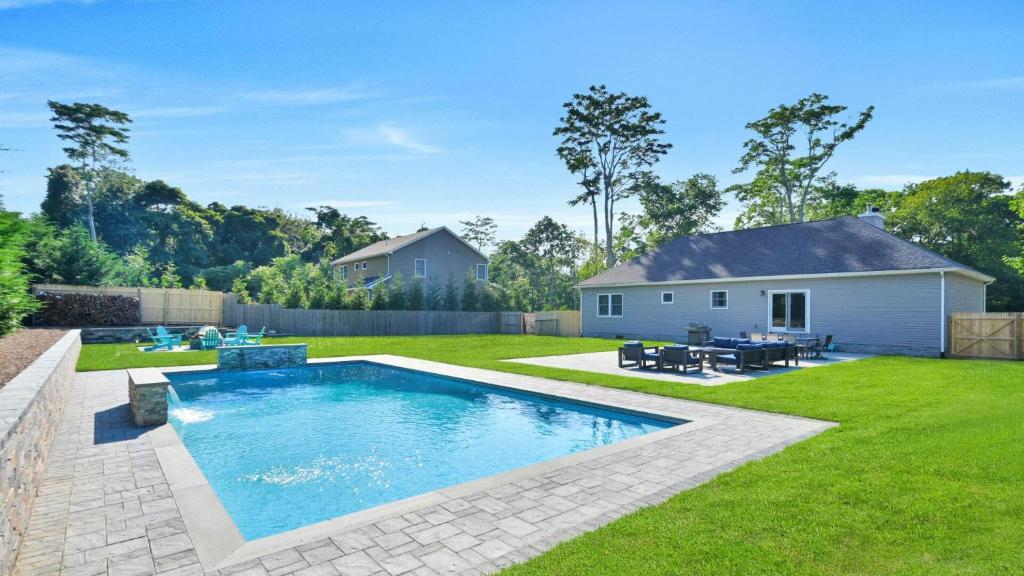 Charming Greenport Gem 1, 1 Mile to Ferry! (NY) reviews, prices of Hotels