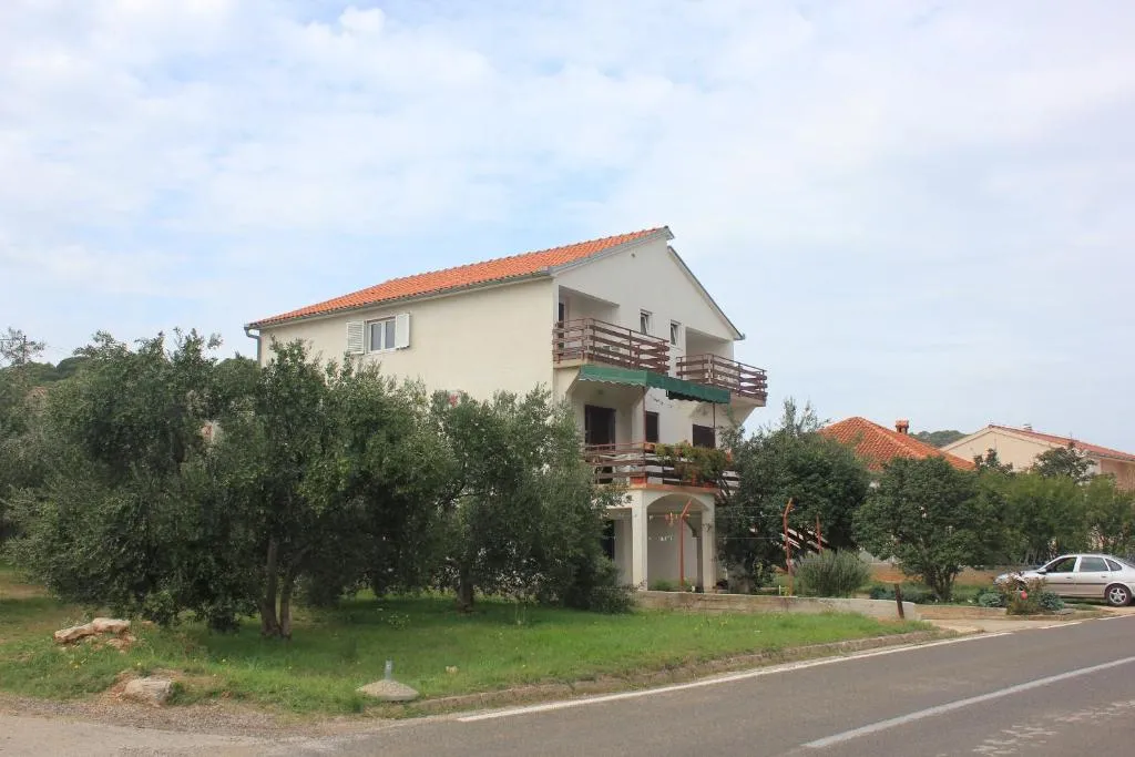 Apartments with parking space Kraj, Pasman - 8502, hotel in Tkon