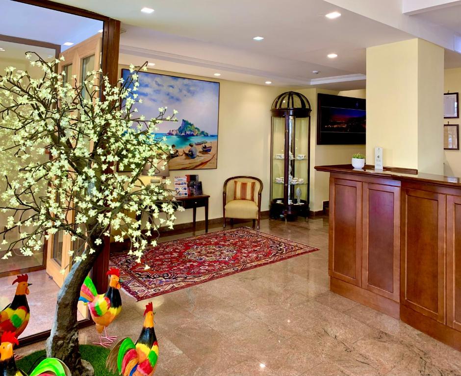 Isabella — Hotel building in Taormina, Sicily