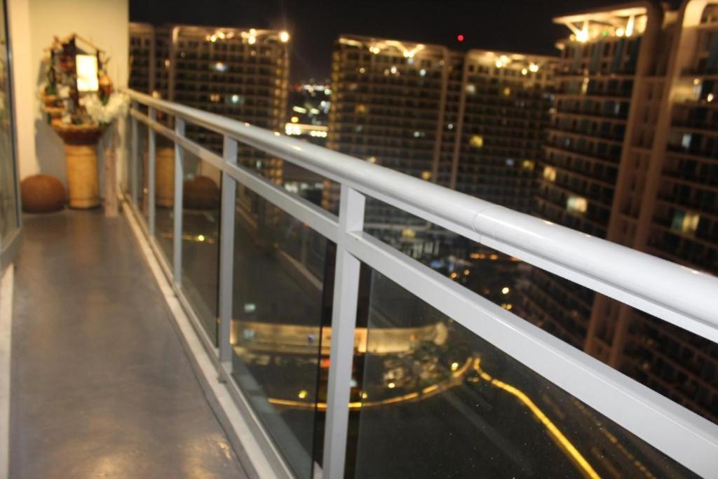 Azure Resort A1 wavepool balcony wifi near Mall airport photo