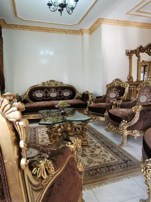 apartment pyramids view, Cairo