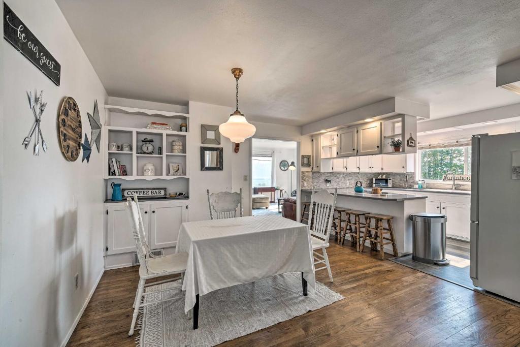 Serene Carnation Abode Less Than 2 Mi to Snoqualmie River, Carnation