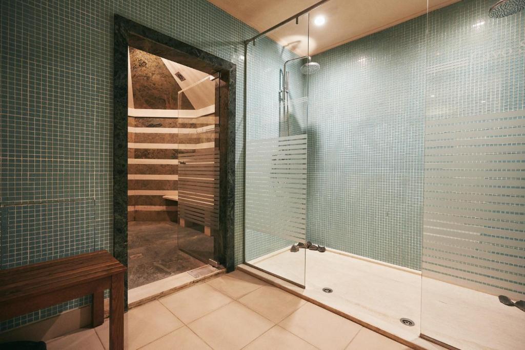 Steamroom