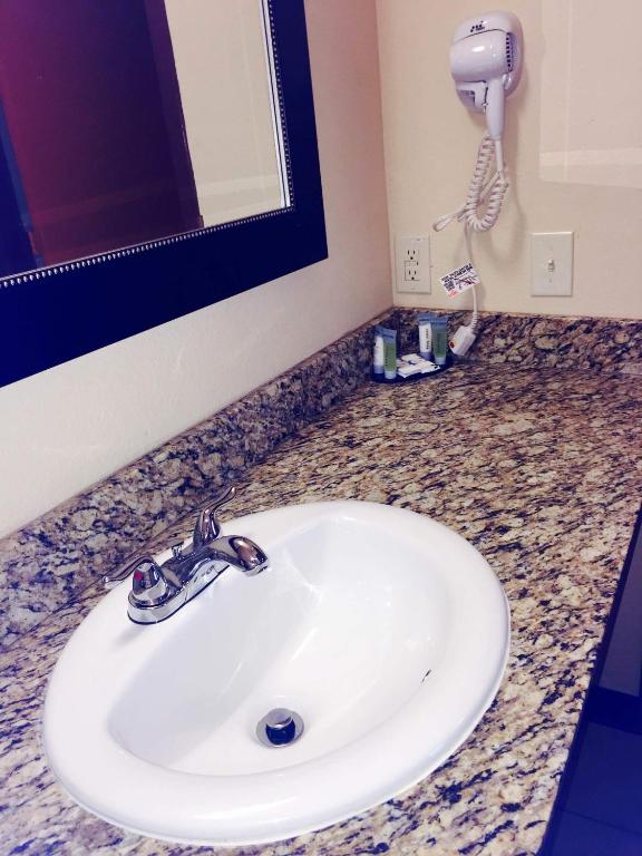 Texan Inn and Suites Tilden photo