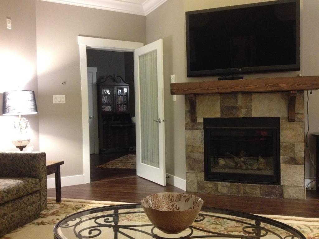 Shared lounge/TV area