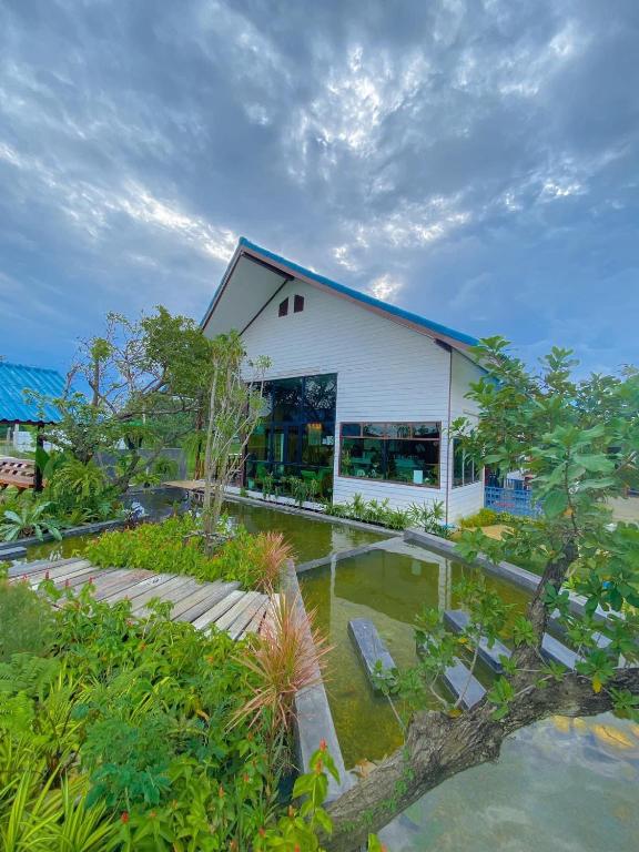 ยายศรีโฮมแอนแคมป์ปิ้ง — Hotel in Chai Nat