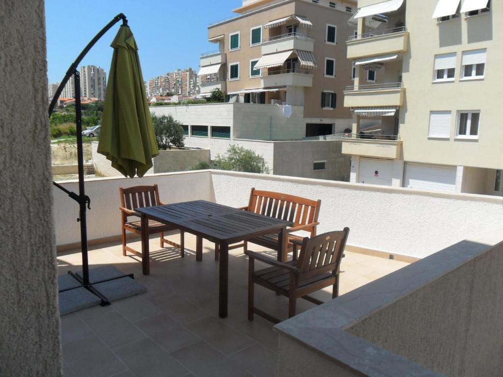 Beachside Apartments Znjan photo