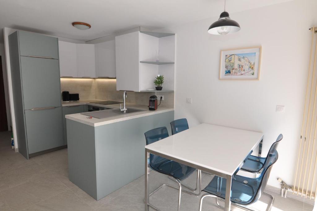 Albert 1er · Chic One-Bedroom Apartment with Parking - StayInAntibes - 5