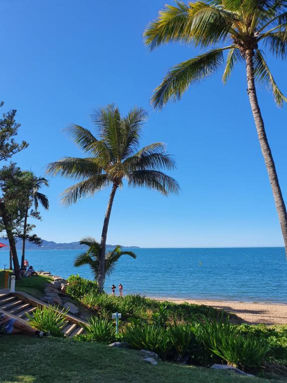 Waters Edge The Strand, Townsville 2024 Updated Prices, Deals