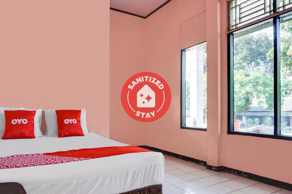 SPOT ON 91797 Mutiara Guest House