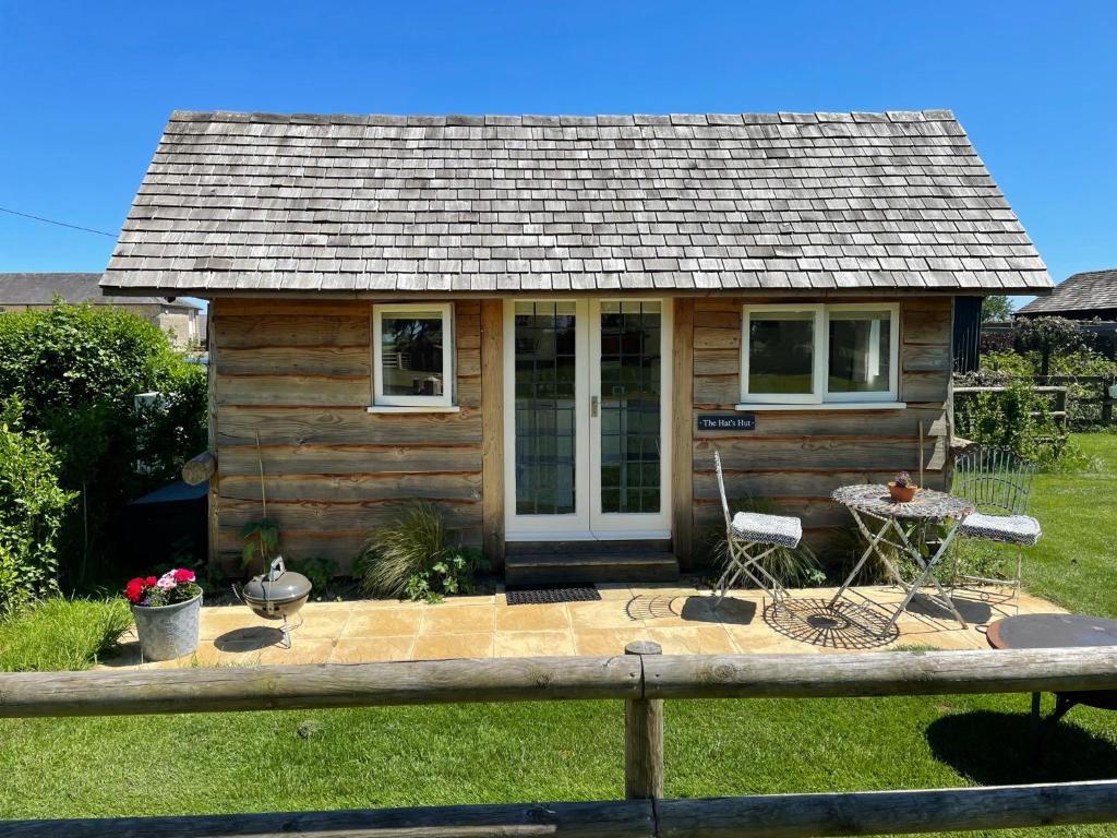 The Hat's Hut, Mixbury