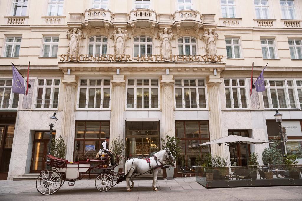 Entrance, Steigenberger Hotel Herrenhof in Vienna