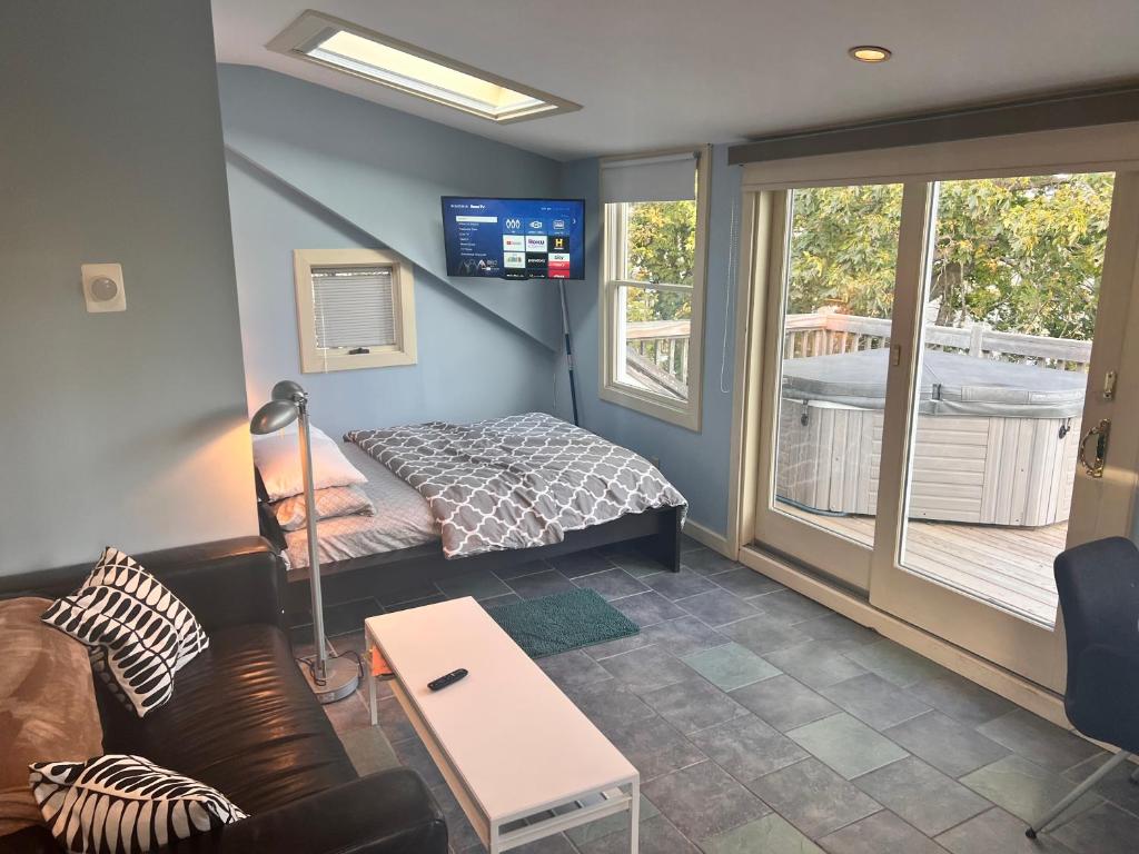 In town private apartment with hot tub.