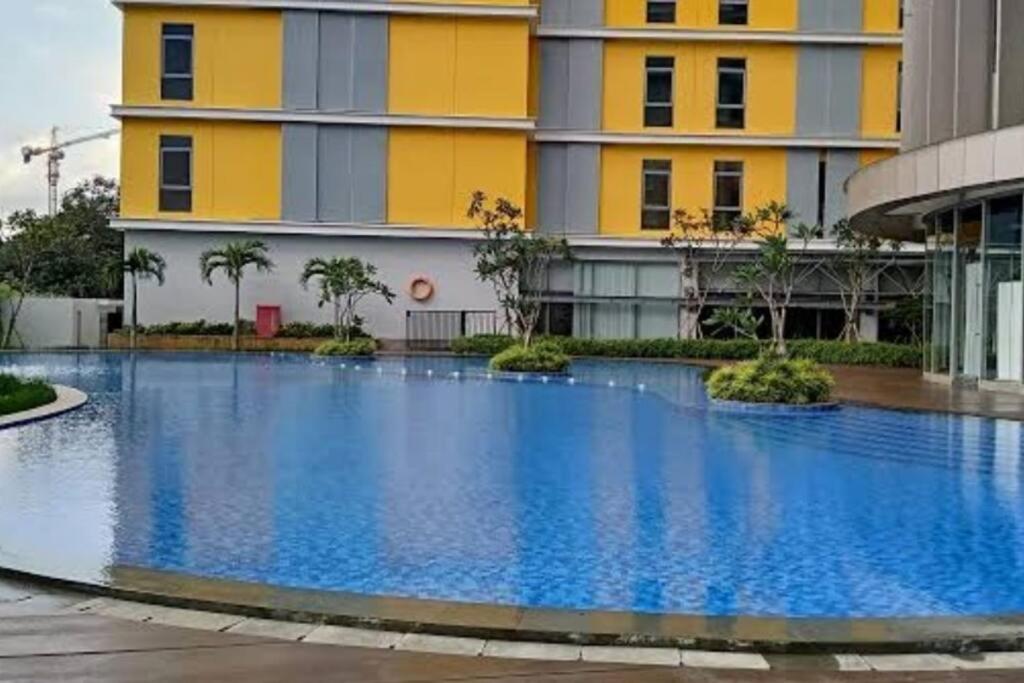 Apt Pejaten Park 2 BR Rust dgn Swim Pool & Netflix photo