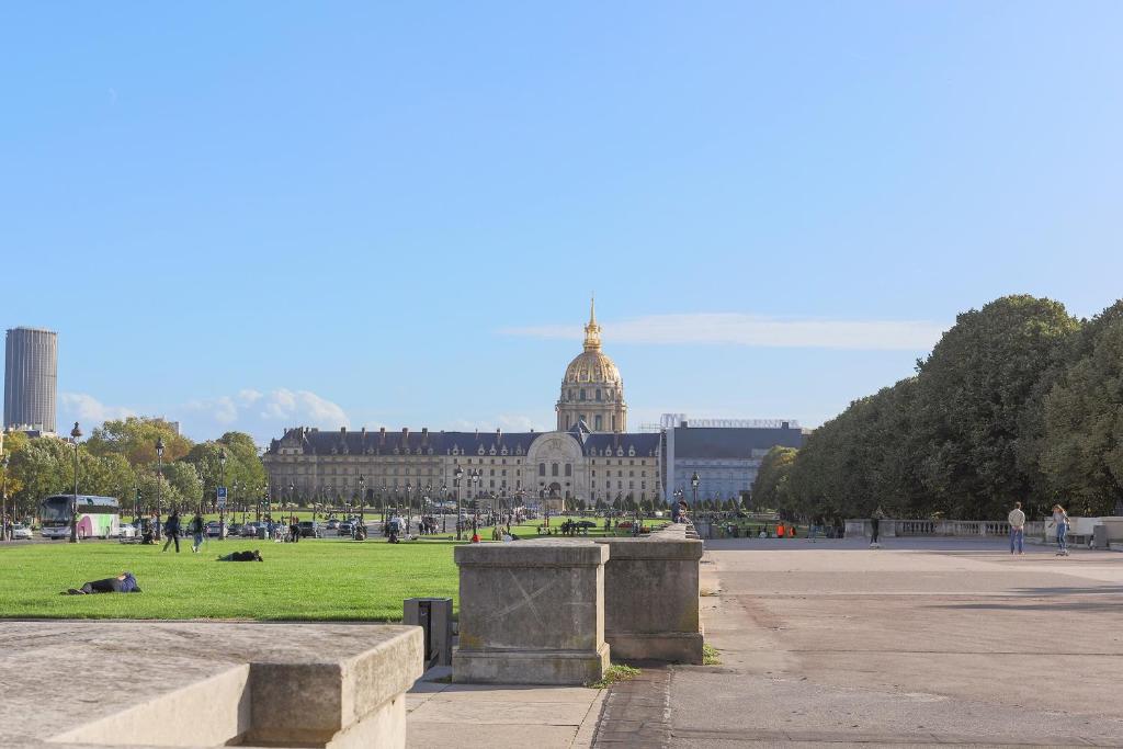 Eiffel Tower Royal Apartment photo