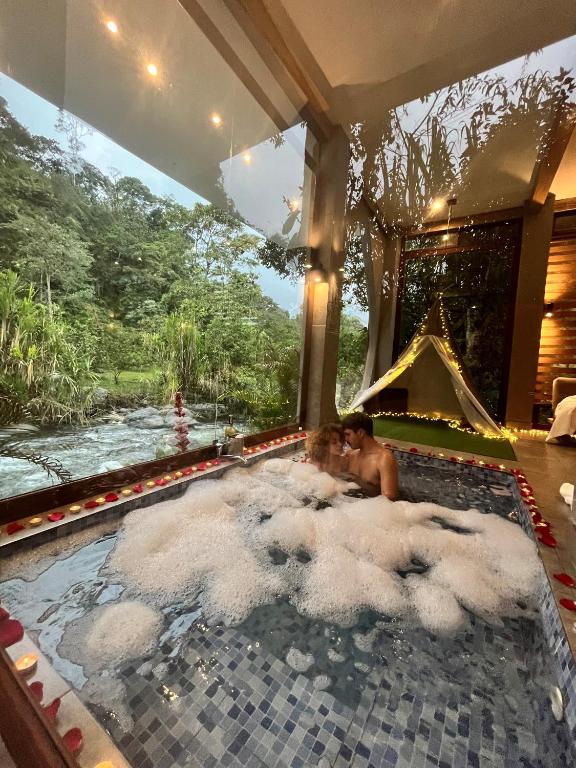 Saguamby Mindo Lodge — Hotel in Mindo