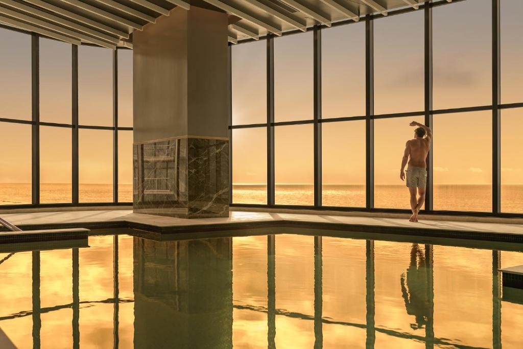 スイミングプール