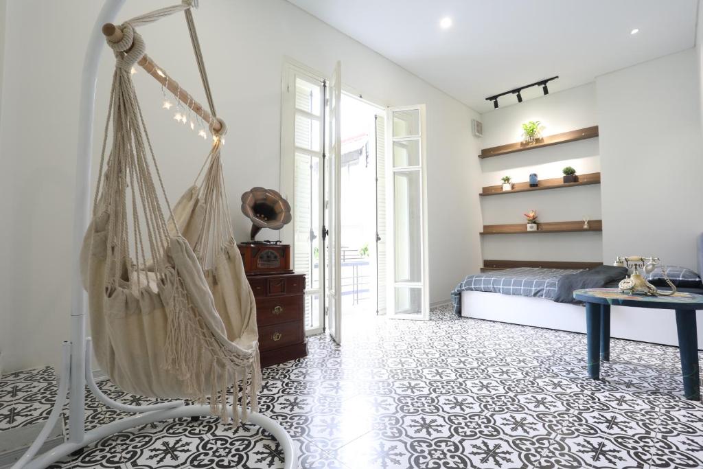 Centrally Located - Balcony Homestay photo