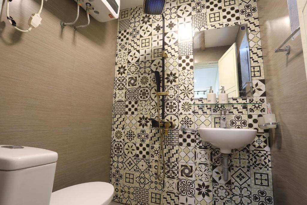 Centrally Located - Balcony Homestay photo