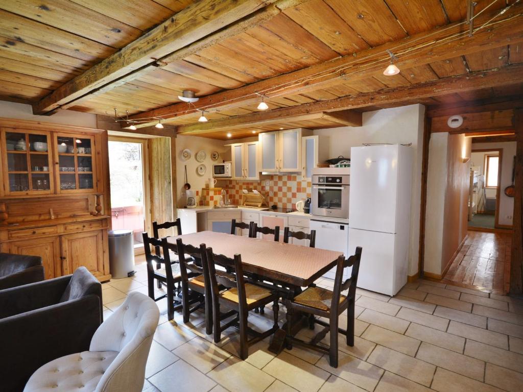 Chalet rénové 8 pers. proche centre et pistes avec parking - FR-1-684-22 - 2