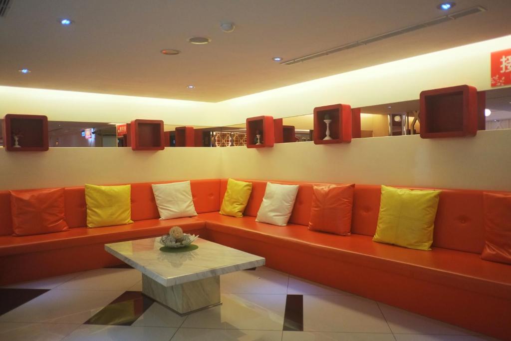 Shared lounge/TV area, Giant Rich King Plaza Hotel  in Taipei