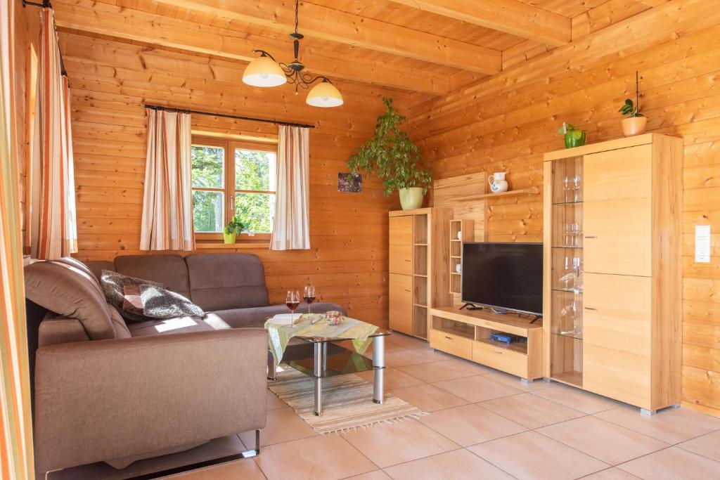 Ferienhaus in ruhiger Lage - 3 Schlafzimmer- große Terrasse - 2