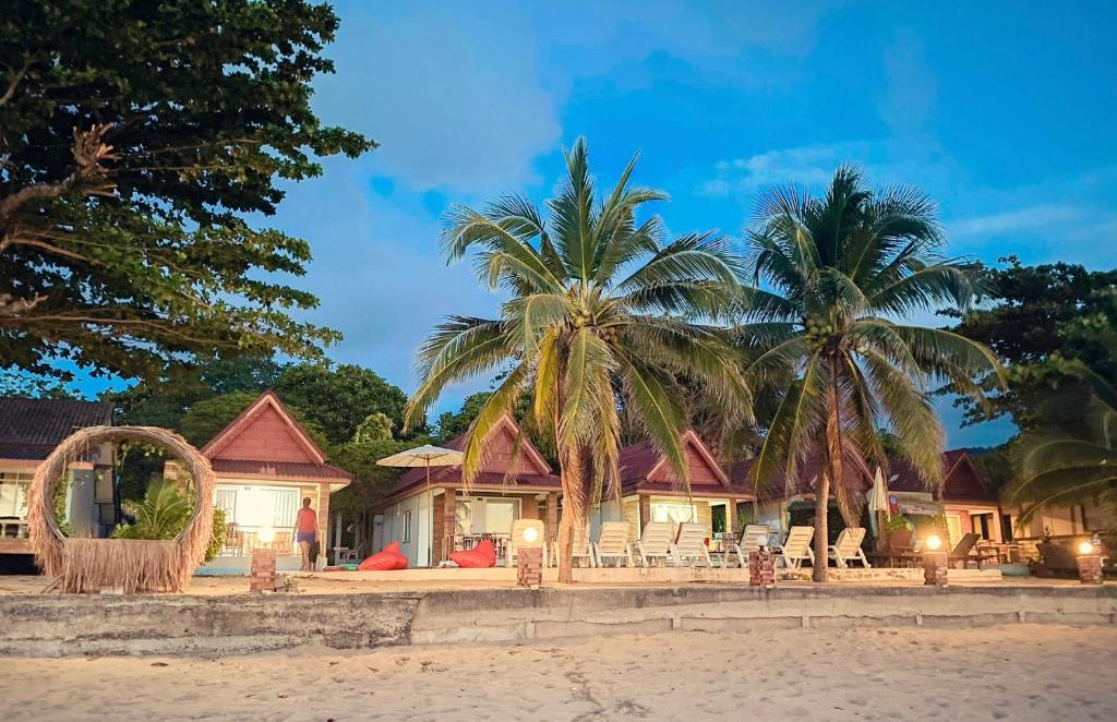 Lanta Paradise Beach Resort photo