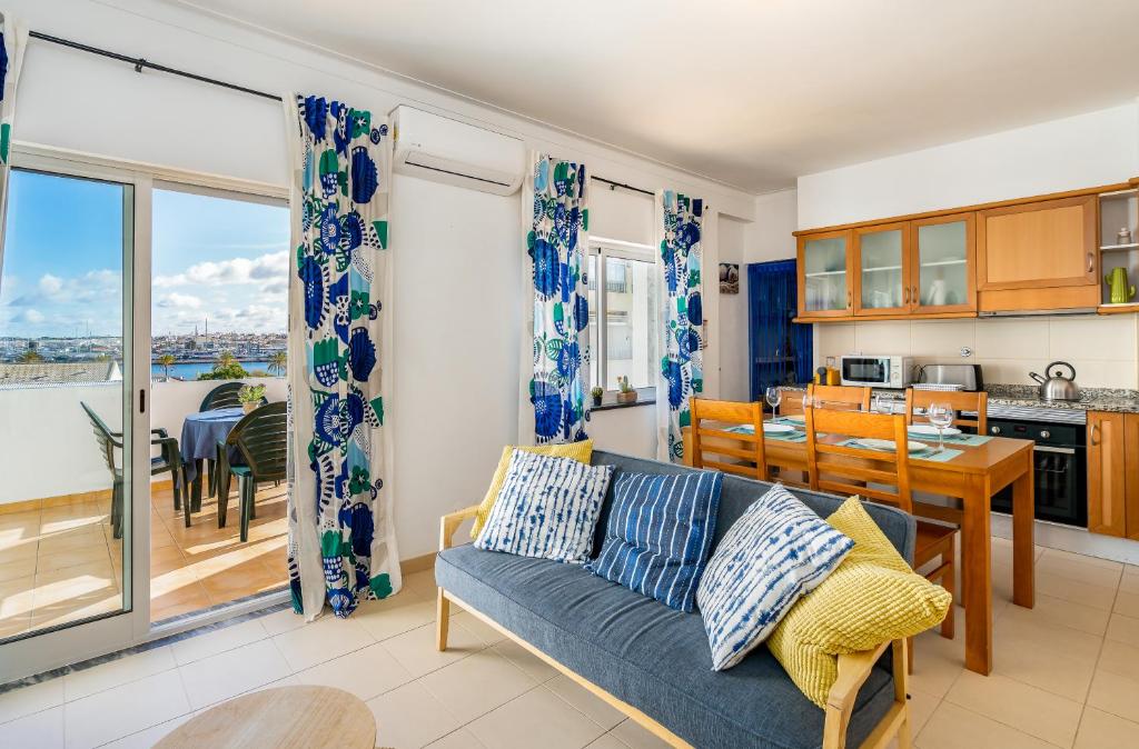 DOM CARLOS - Apartamento para 6 com AC e vista fabulosa sobre o rio Arade, Portimão