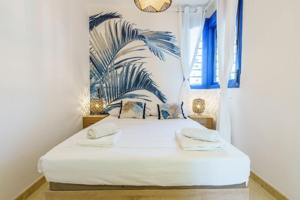 2nd line from the beach , seaviews + parking &pool - 5