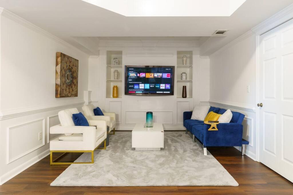 Relaxing Retreat with 55-Inch TV and Lake Views, Stone Mountain