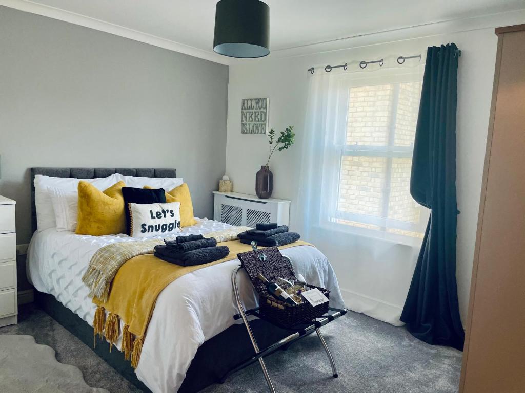 Centrally Located a Home from Home - Free Parking, Kent